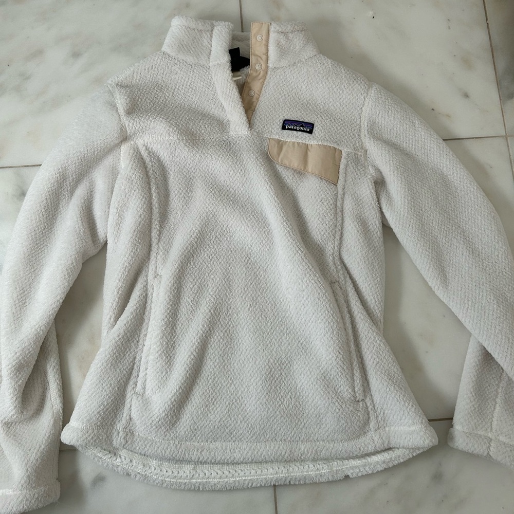 white patagonia fleece pullover